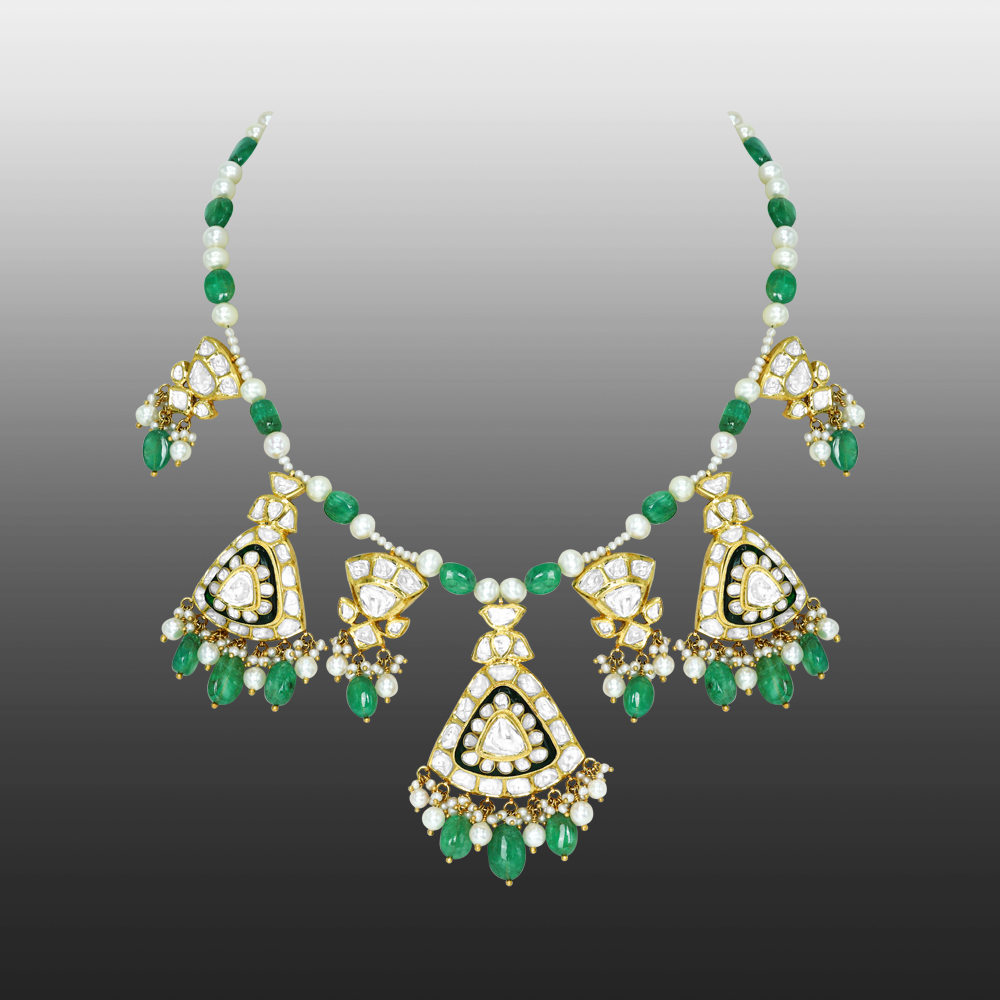 Polki Necklace with Triangular Motifs, Emeralds and Pearls